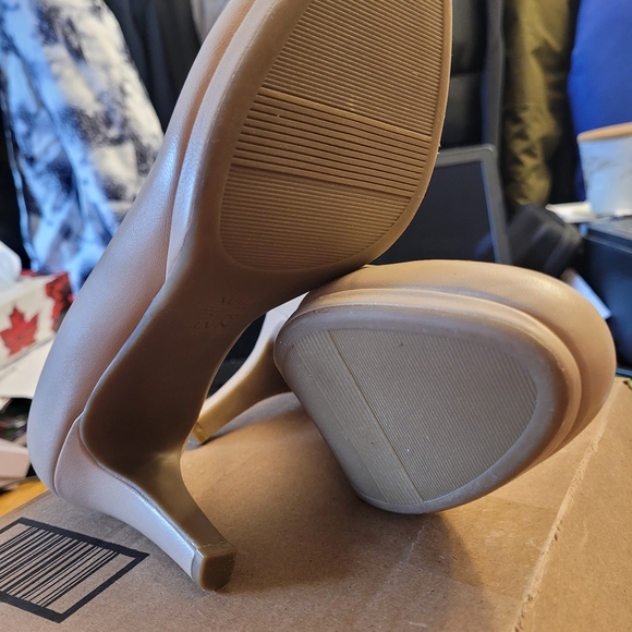 Ladies low heels - Picture 4 of 8